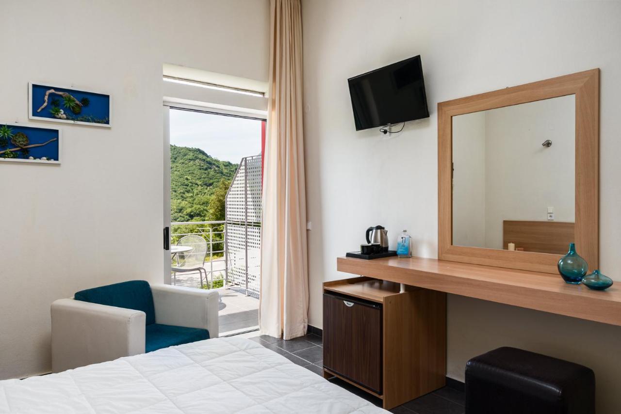 Gefiri Plakas Hotel, Tzoumerka Экстерьер фото